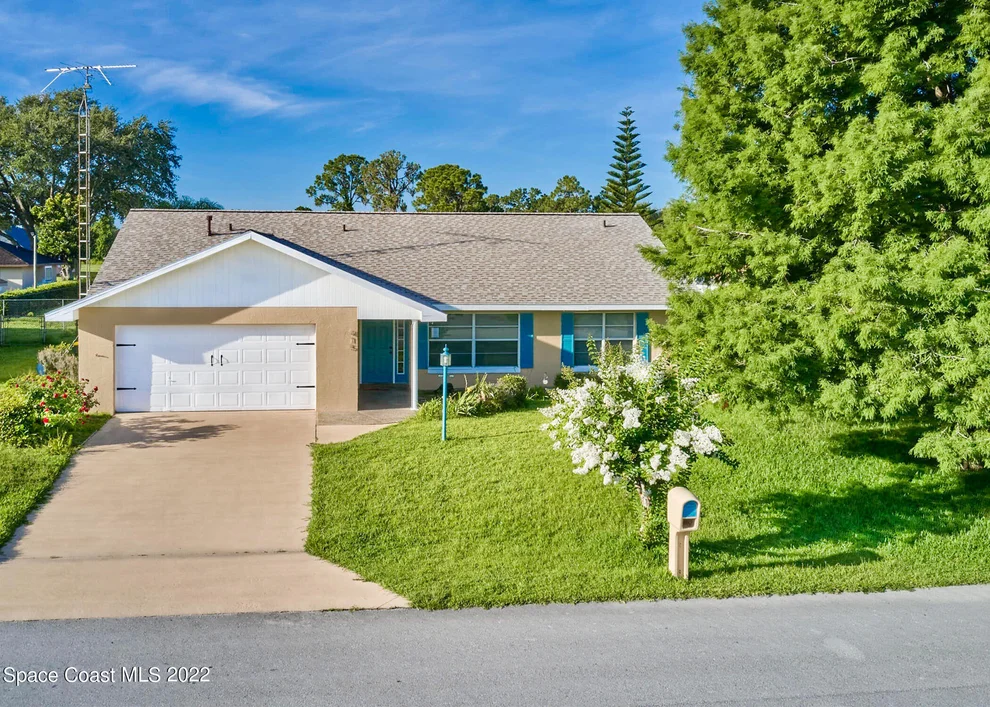 Unit for sale at 415 Mac Lane, Sebring, FL 33875