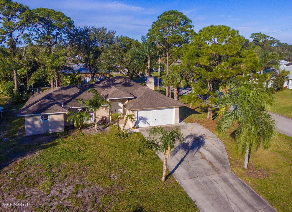 Unit for sale at 1616 21st Street SW, Vero Beach, FL 32962