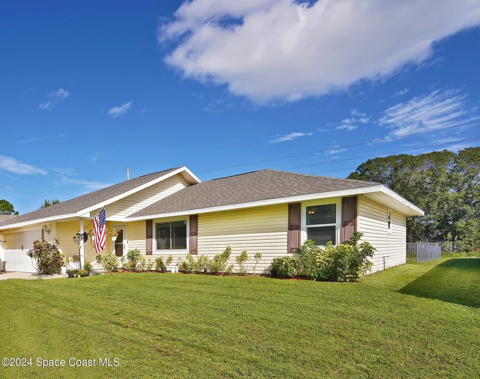 Unit for sale at 925 Lamplighter Drive NW, Palm Bay, FL 32907