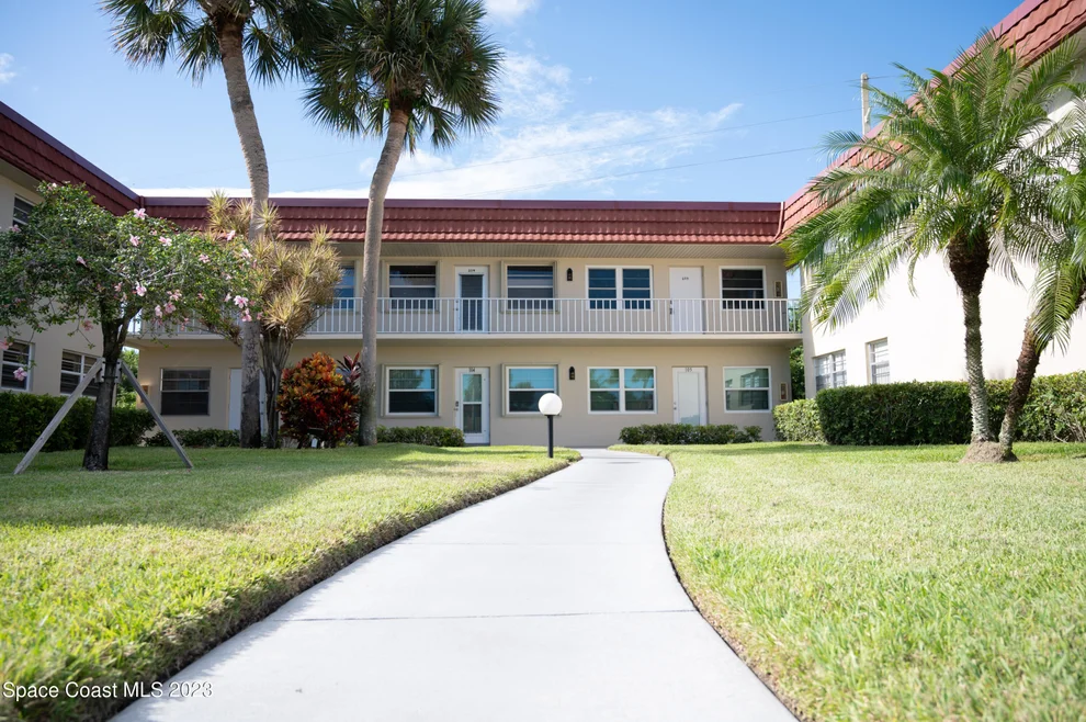 Unit for sale at 99 Spring Lake Drive, Vero Beach, FL 32962