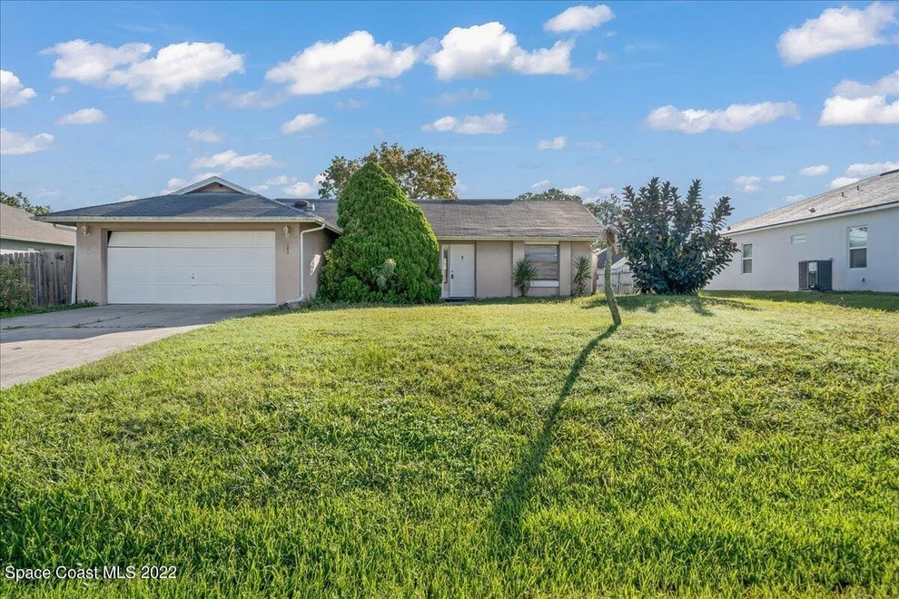 Unit for sale at 811 Lyons Circle NW, Palm Bay, FL 32907