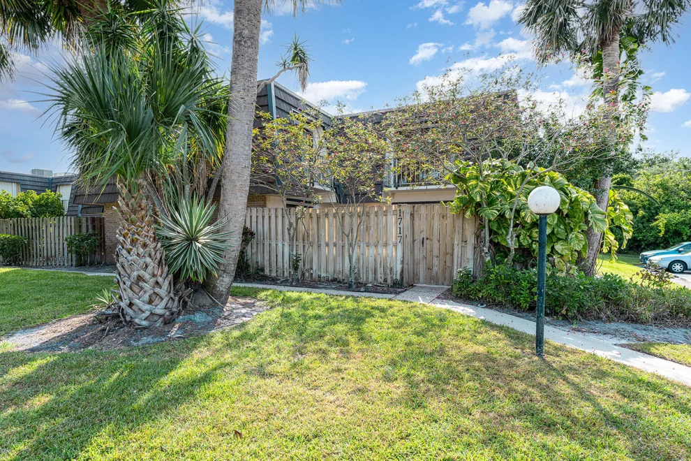 Unit for sale at 1717 Vista Oaks Circle NE, Palm Bay, FL 32905