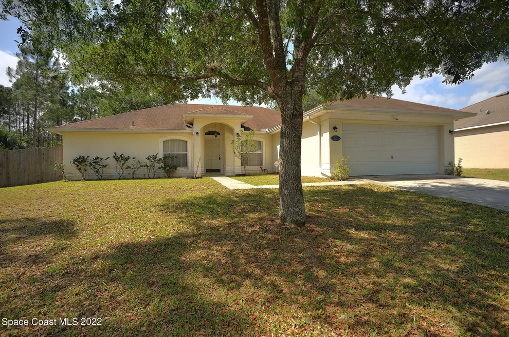 Unit for sale at 826 Tedder Road SE, Palm Bay, FL 32909