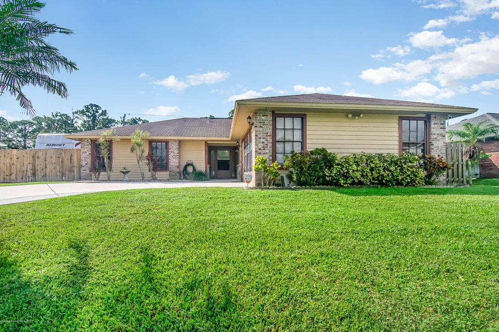 Unit for sale at 484 Rheine Road NW, Palm Bay, FL 32907