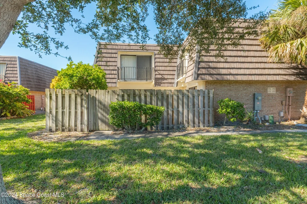 Unit for sale at 1711 Vista Oaks Circle NE, Palm Bay, FL 32905