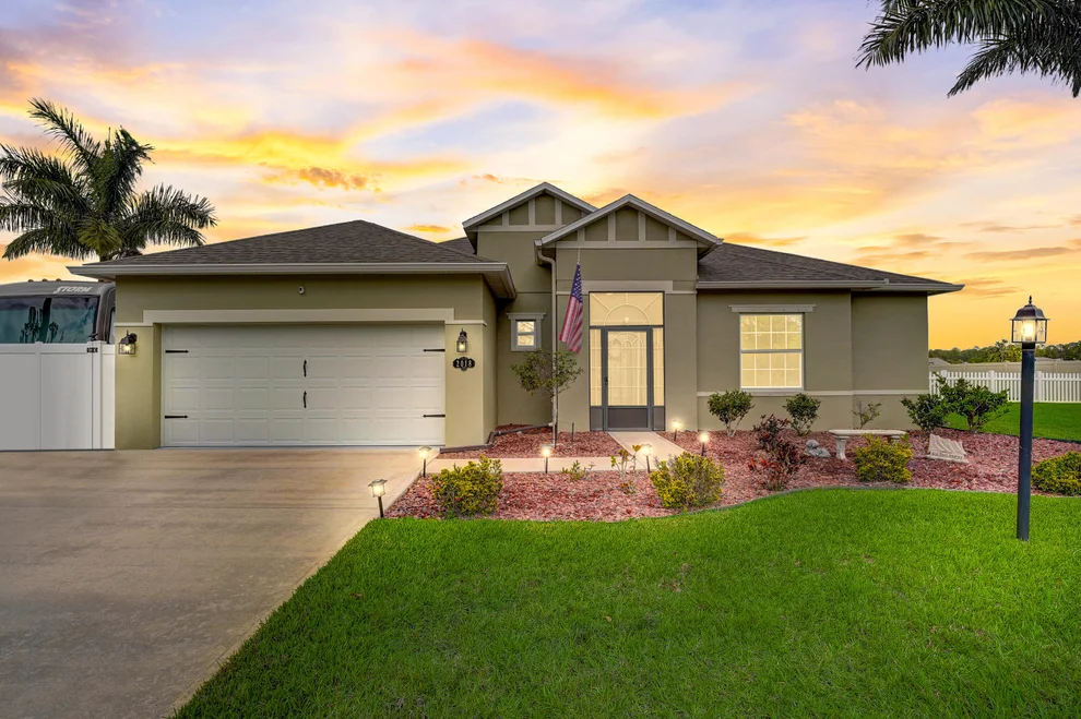 Unit for sale at 2018 Birdland Place, Grant, FL 32949