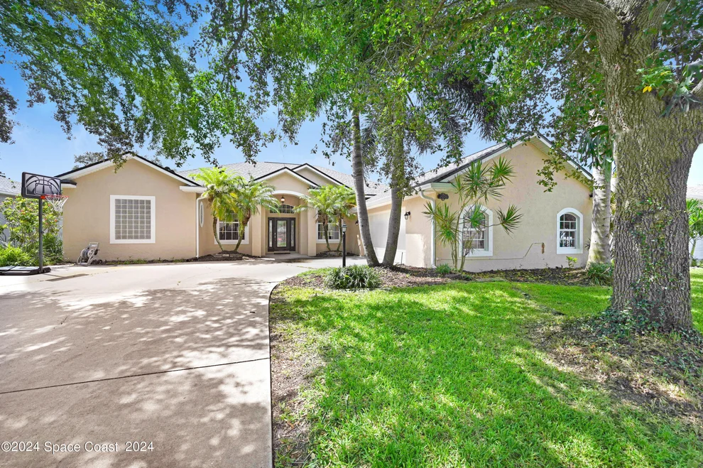 Unit for sale at 2533 Woodfield Circle, Melbourne, FL 32904