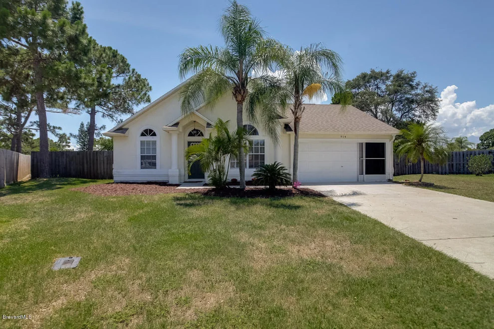 Unit for sale at 914 NW Free Way, Melbourne, FL 32940
