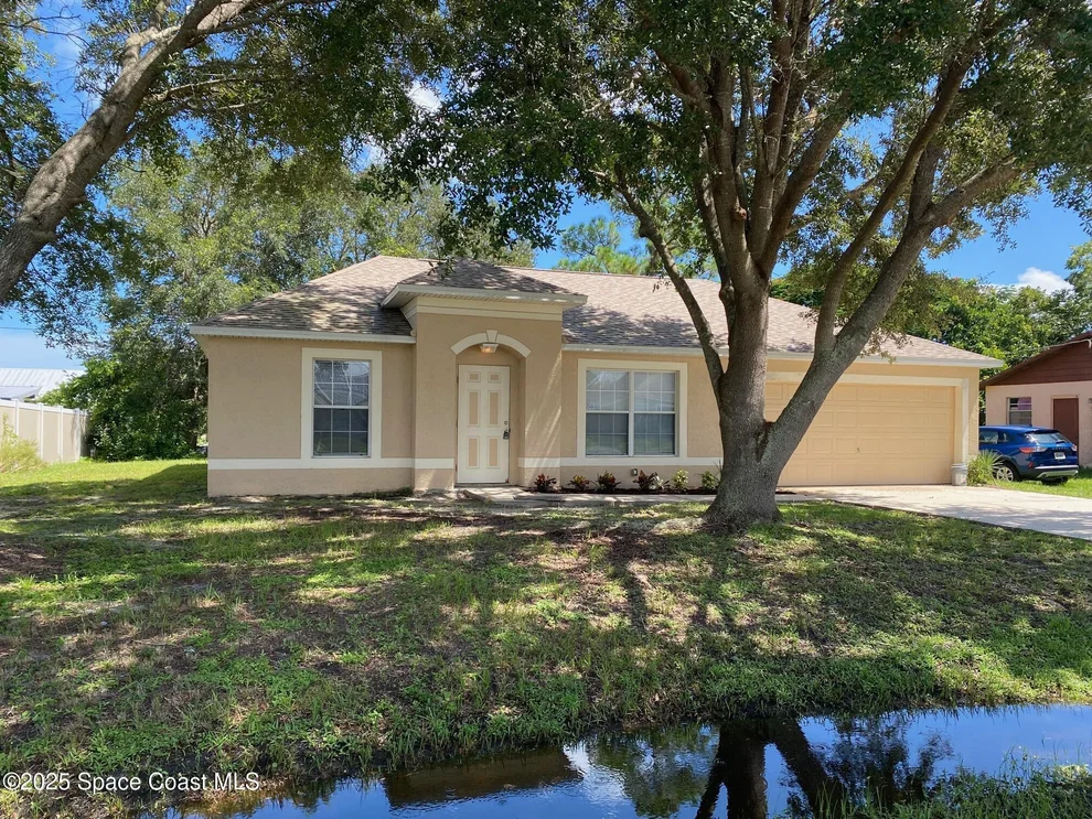 Unit for sale at 147 Oakcrest Avenue NE, Palm Bay, FL 32907