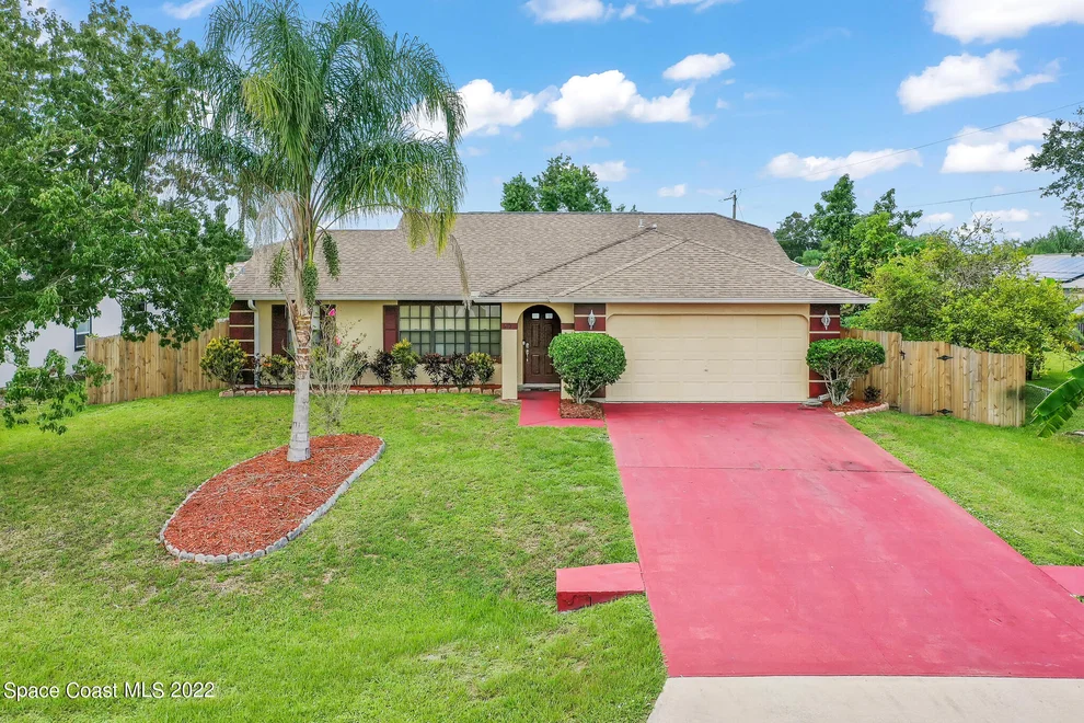 Unit for sale at 510 Londonderry Circle SE, Palm Bay, FL 32909