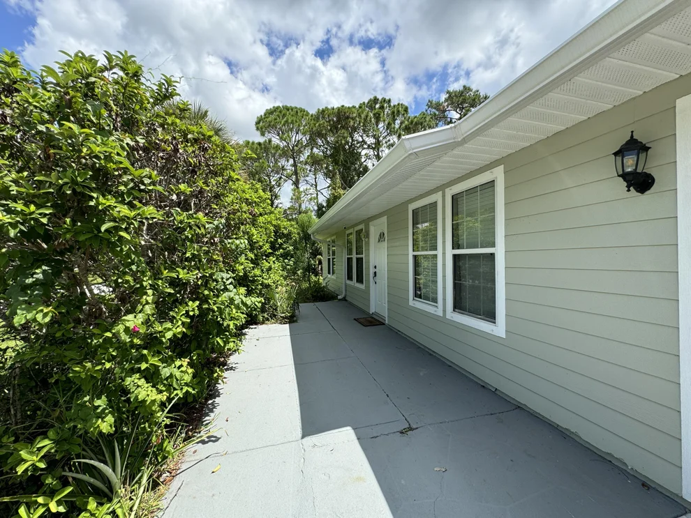 Unit for sale at 425 Tunis Road SW, Palm Bay, FL 32908
