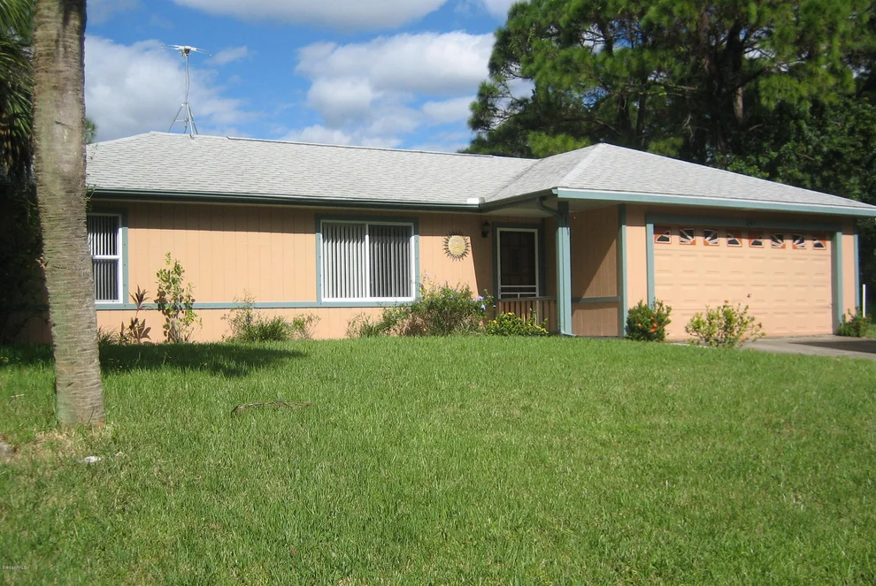 Unit for sale at 841 SE Redrock Street, Palm Bay, FL 32909