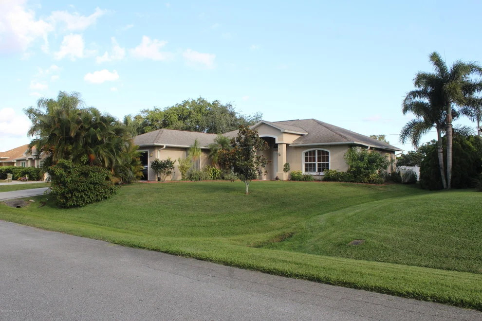 Unit for sale at 533 Acacia Avenue, Sebastian, FL 32958