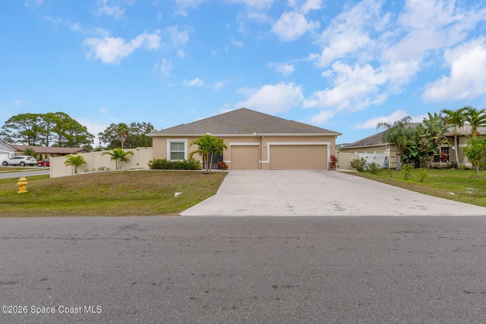Unit for sale at 399 Calcutta Avenue NW, Palm Bay, FL 32907