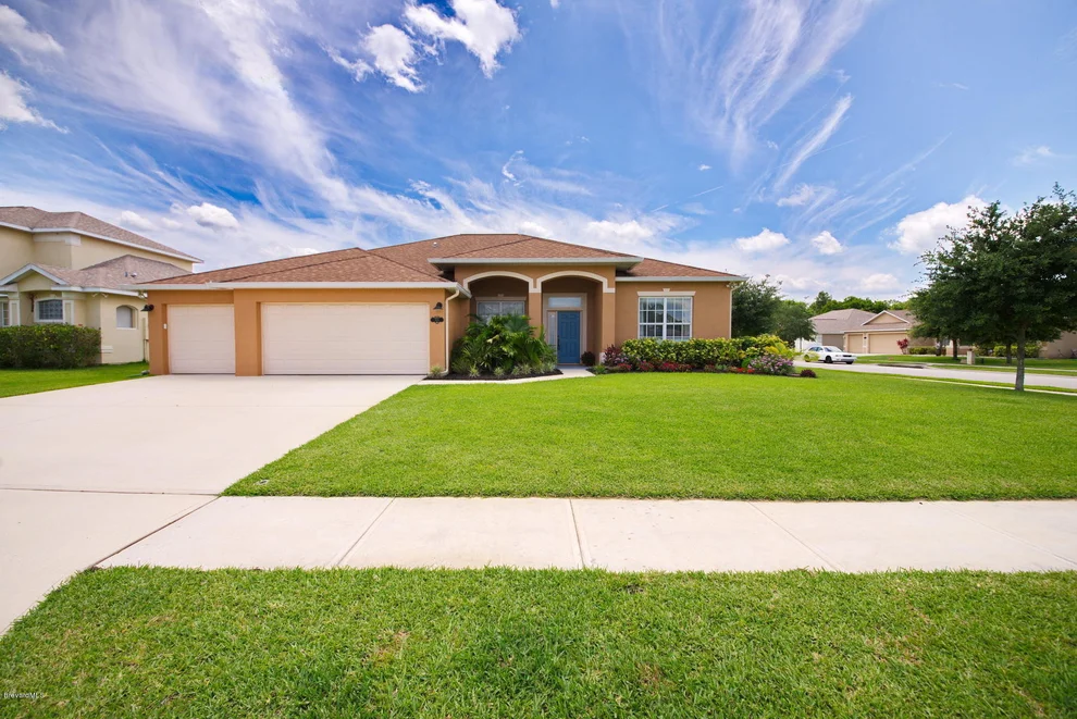 Unit for sale at 565 Hiking Trail Lane, West Melbourne, FL 32904