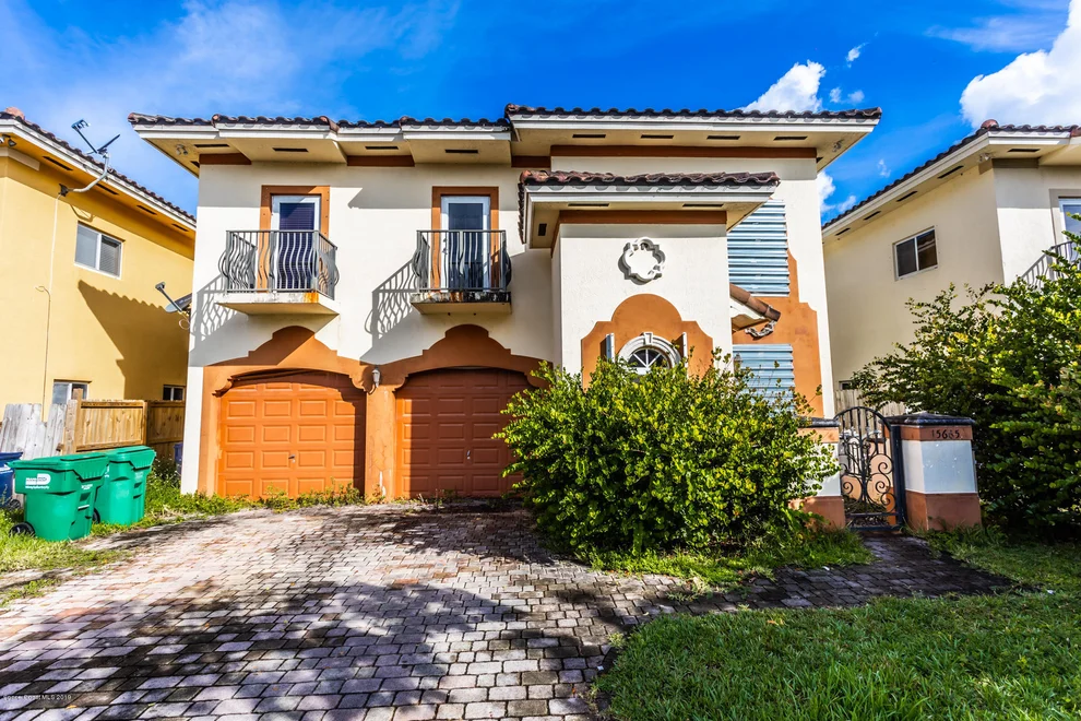 Unit for sale at 15665 SW 13th, Miami, FL 33194