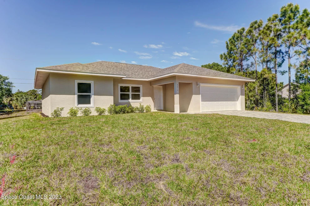 Unit for sale at 8615 102nd Court, Vero Beach, FL 32967
