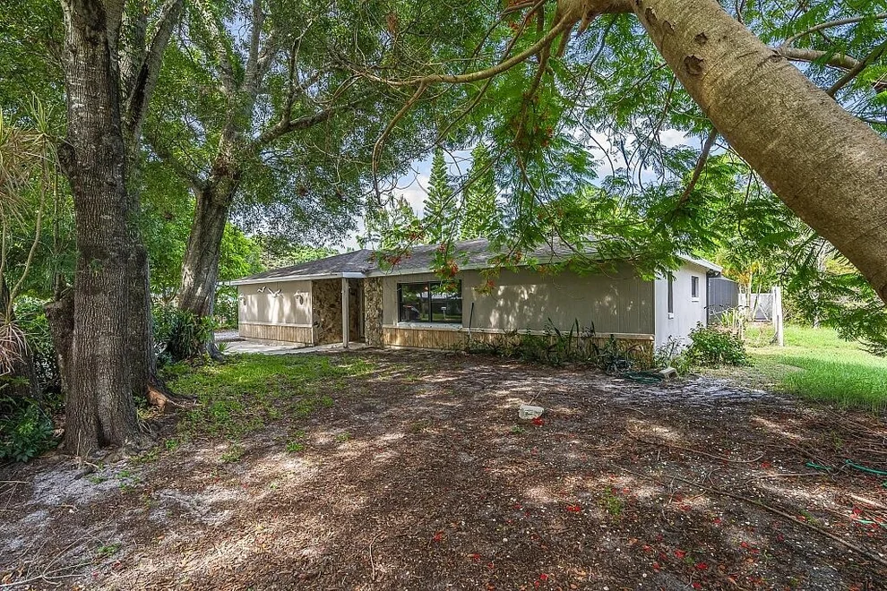 Unit for sale at 2606 52nd Avenue, Vero Beach, FL 32966
