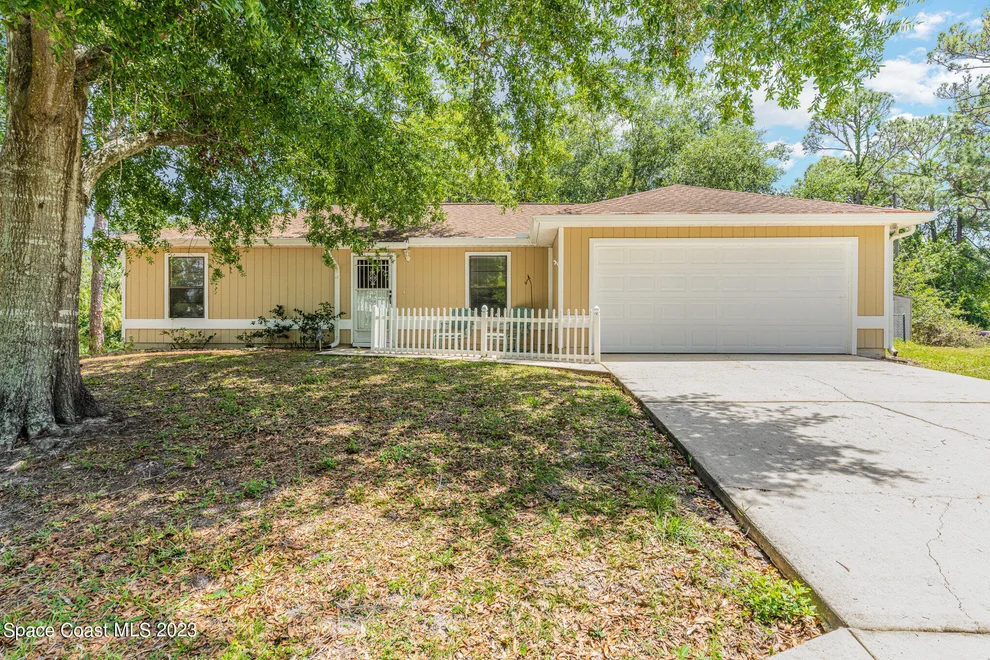 Unit for sale at 828 Redrock Street SE, Palm Bay, FL 32909