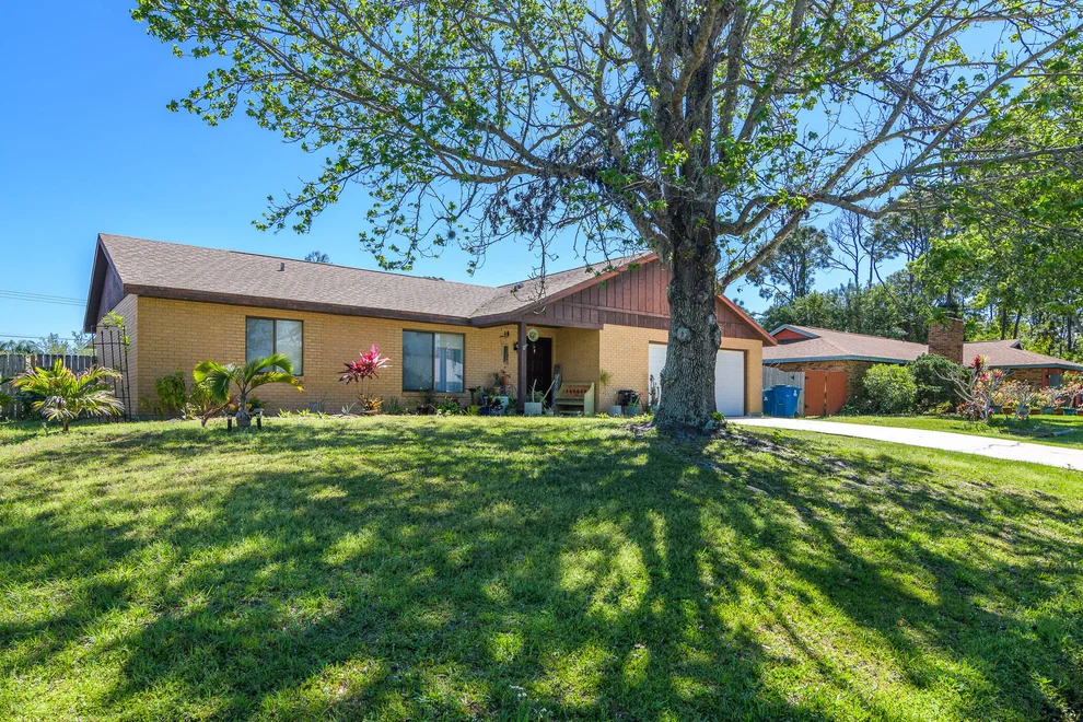 Unit for sale at 1281 Roslyn Avenue NW, Palm Bay, FL 32907