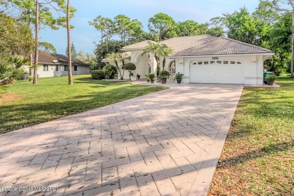 Unit for sale at 1936 Piccadilly Circle, Cape Coral, FL 33993