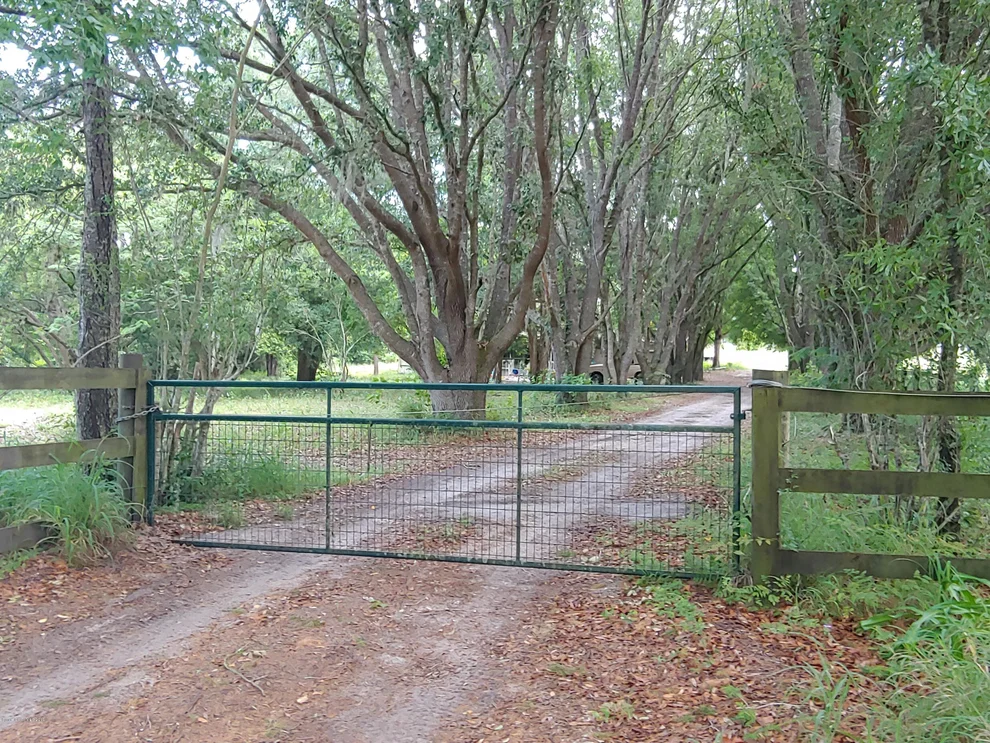 Unit for sale at 22660 County Rd 455, Howey-in-the-Hills, FL 34737