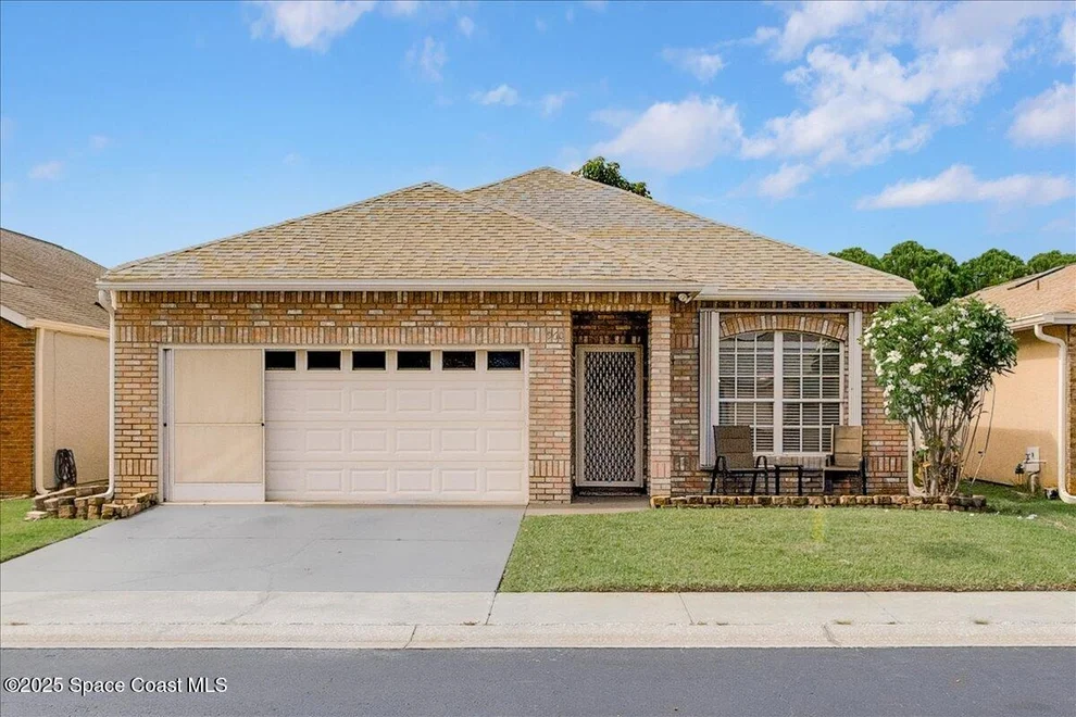 Unit for sale at 960 Cross Lake Drive, Melbourne, FL 32901