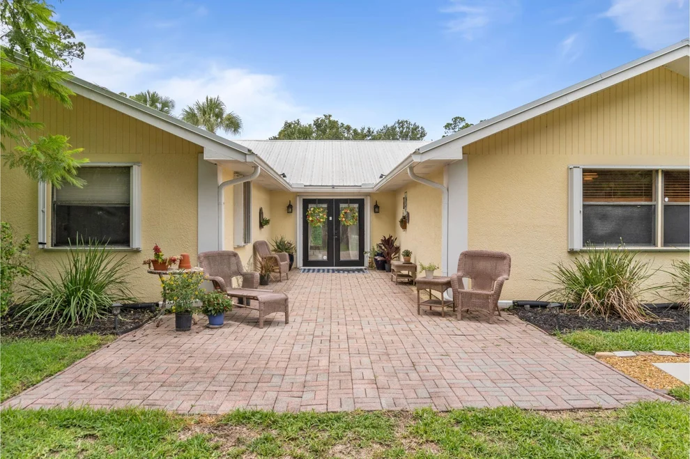 Unit for sale at 8225 90th Avenue, Vero Beach, FL 32967
