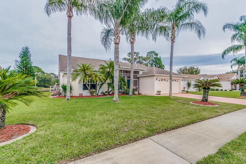 Unit for sale at 898 Hunters Creek Drive, West Melbourne, FL 32904