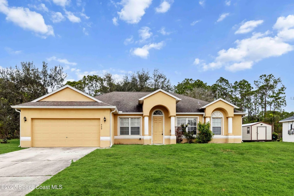 Unit for sale at 909 Albion Street NW, Palm Bay, FL 32907