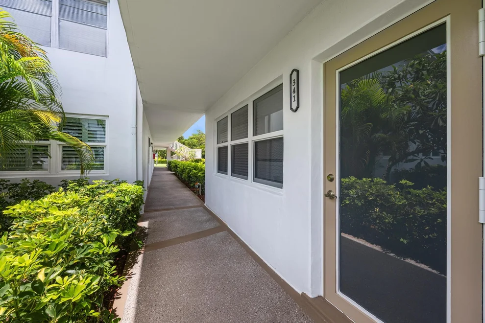Unit for sale at 341 Markham Cres, Deerfield Beach, FL 33442