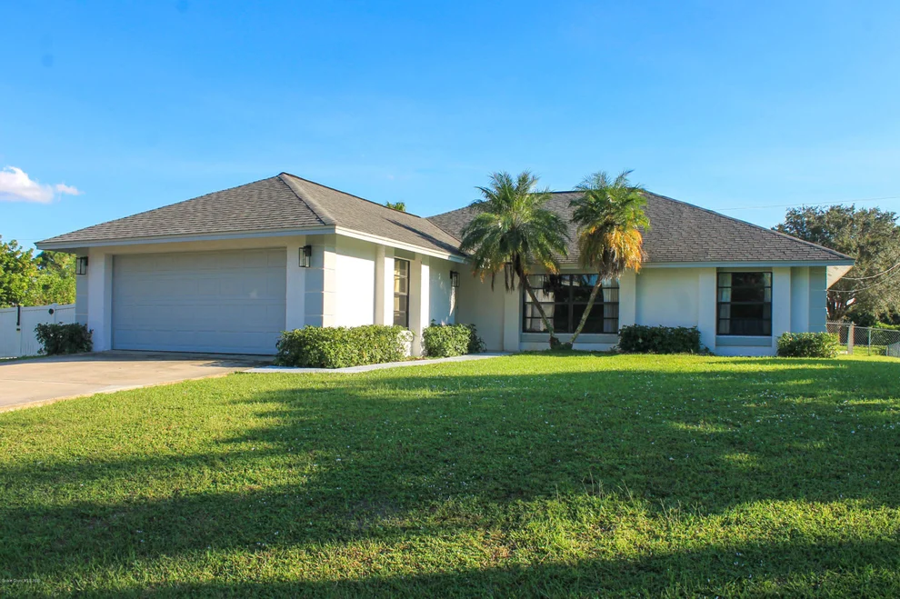 Unit for sale at 671 Londonderry Circle SE, Palm Bay, FL 32909
