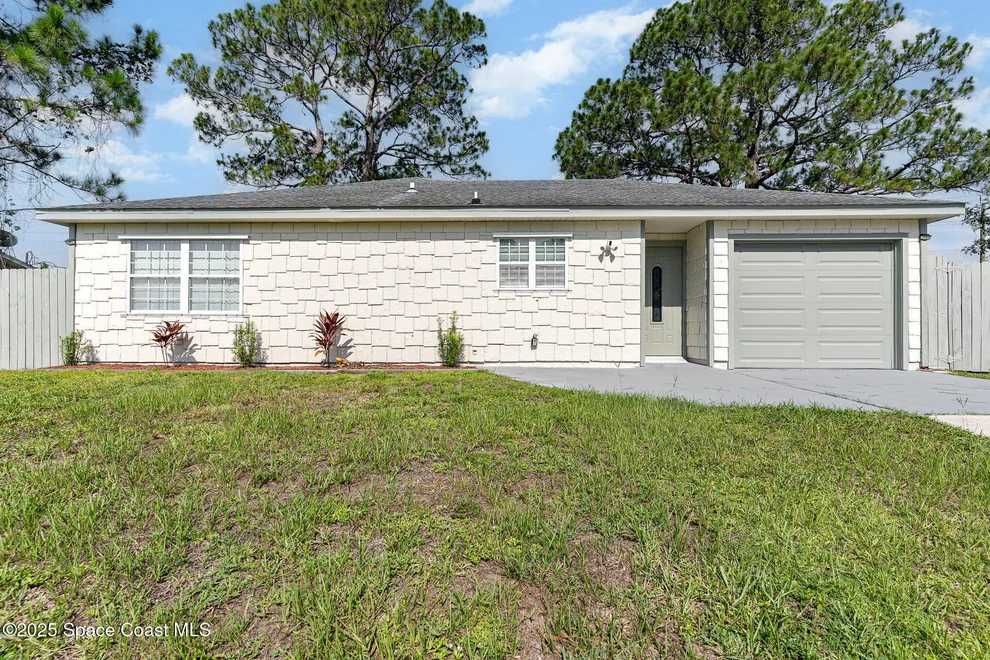 Unit for sale at 370 Ixora Avenue NW, Palm Bay, FL 32907
