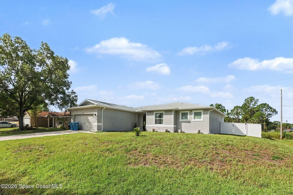 Unit for sale at 560 Topeka Road SW, Palm Bay, FL 32908
