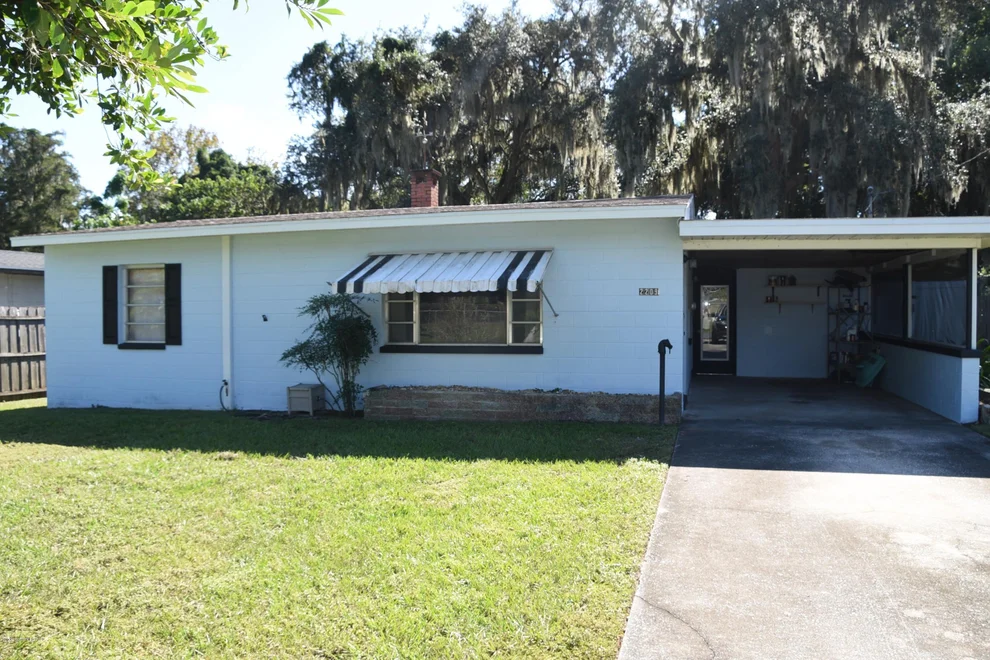 Unit for sale at 2209 Hutchinson Avenue, Leesburg, FL 34748